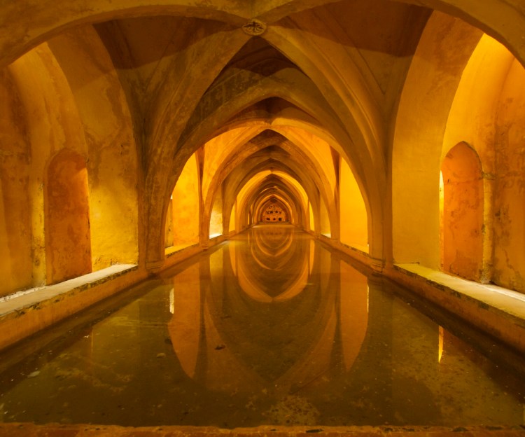 The baths that play with shadows