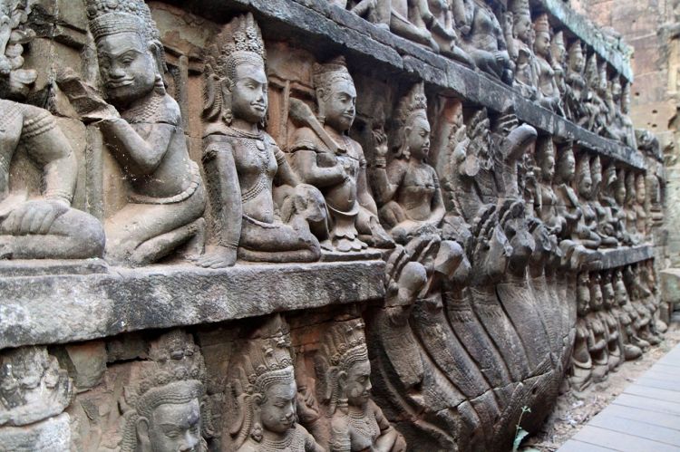 1280px-Terrace_of_the_Leper_King